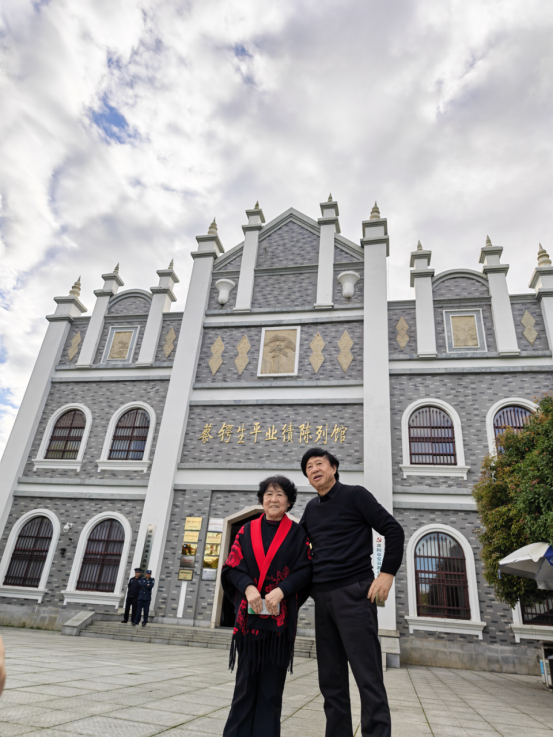 丹青寄家国 风骨仰松坡 —— 著名画家李自健瞻仰蔡锷故里侧记