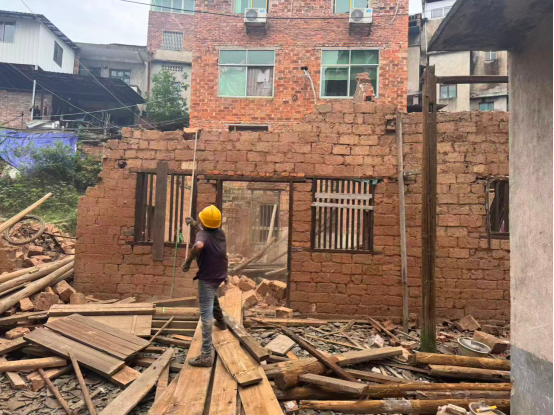 清零危房隐患 筑牢安全防线——区征收办完成滞留危房拆除工作